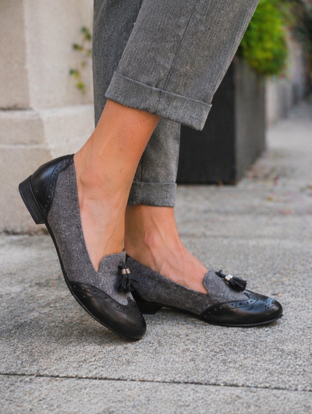Naturalizer Lorraine Loafers Black Grey Colorblock Tassel Flats Comfort Slip-On